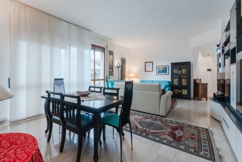 Spacious 130mq apartment that comfortably accommodates 4 people, being equipped with two duble bedrooms, two bathrooms and all the comforts for a pleasant stay. The accommodation is located in a prestigious area of ​​Pesaro, in the immediate vicinity Apartment in Pesaro