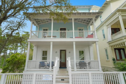 WELCOME TO POPPY HOUSE IN SEASIDE, FLORIDA! RECENTLY RENOVATED!