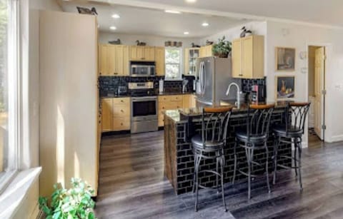 Full Large kitchen with great appliances.  Bar and stools