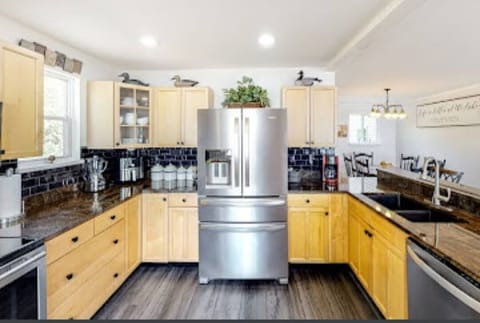 One more kitchen photo