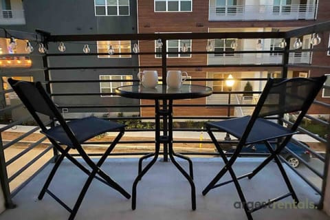Enjoy an afternoon drink with solar powered lights 
