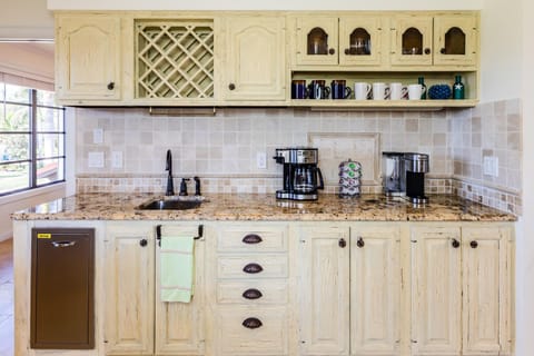 Keurig & Pot Coffee Makers