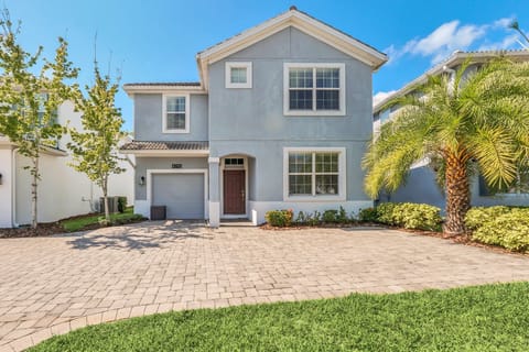 4795 Kings Castle Cir_Storey Lake_01.jpg