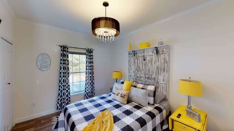 After a full day of exploring wineries and other attractions in the Palmyra area or just hanging out and relaxing at Bluebird Cottage, head for a restful night’s sleep in the bedroom with queen bed with memory-foam mattress.