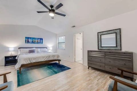 Second floor bedroom, king bed