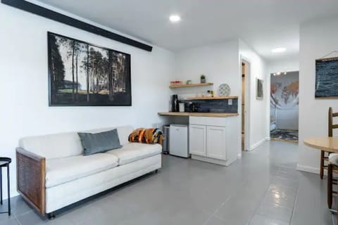 Pullout daybed w/ double mattress for extra guests. Blow-up mattress around too.