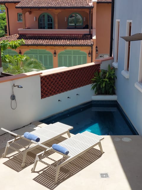 Private Plunge Pool.