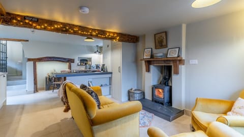 Sitting Area to Kitchen, Cotswold Way Cottage, Bolthole Retreats