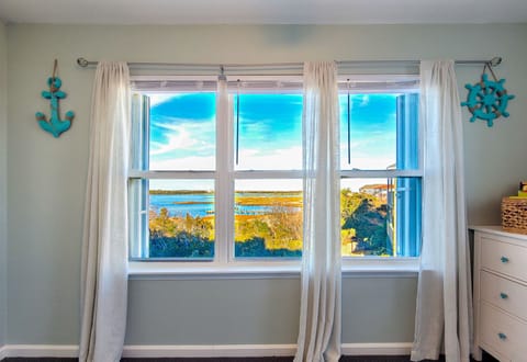 7 Bermuda Landing (Seven Seas [Int. Ext.]) - watermarked-01