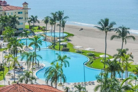 Pool & Beach