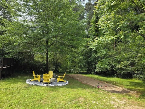 Backyard w Firepit and Mini Bocce Ball/ Horse shoe court