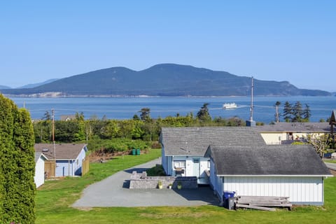 Anacortes Vacation Rental | 3BR | 2BA | 1,600 Sq Ft | Step-Free Access