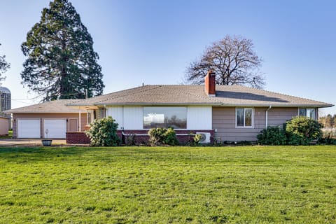 Albany Vacation Rental | 4BR | 2.5BA | 3 Steps to Access | 2,400 Sq Ft