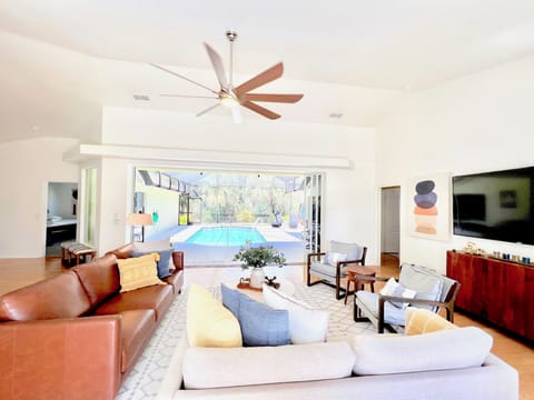 Stunning home with open concept to pool!