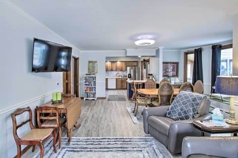 Living Area | Smart TV | Central Heating & A/C