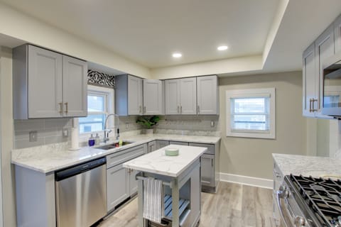 Kitchen | Keurig & Drip Coffee Makers | Pots & Pans | Spices | 1st Floor