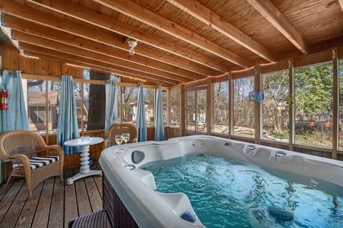 Indoor spa tub