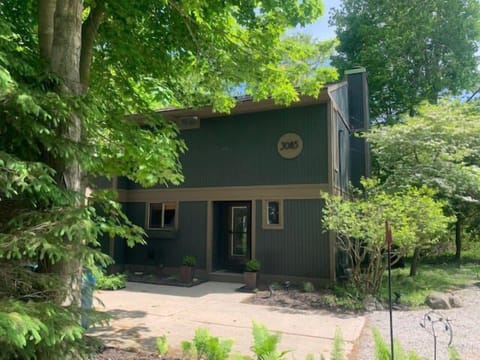 Quiet and inviting cottage near Lake Michigan