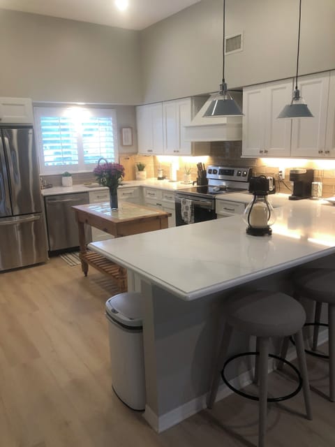 Kitchen - Newly Renovated 