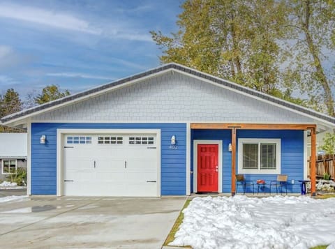 Cozy Modern 3bd/2ba home!
