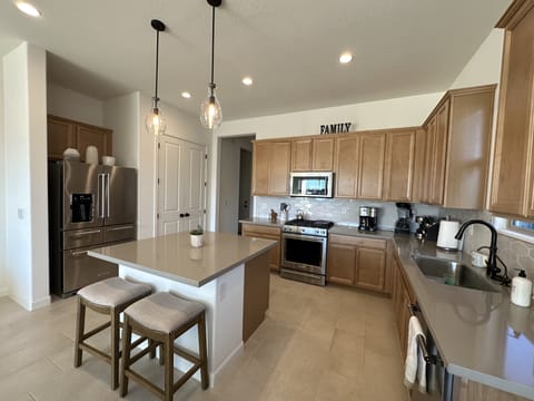 Kitchen fully stocked for cooking & a Vitamix for blended smoothies or drinks