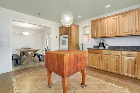 Spacious, open kitchen with island 