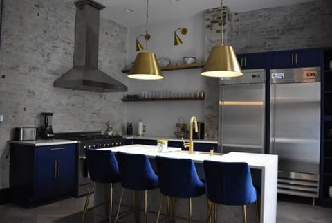 Custom Fully Stocked Kitchen