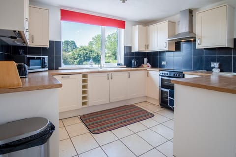 Maytree Cottage - 4 Bedroom Holiday Home - Tenby (26458)