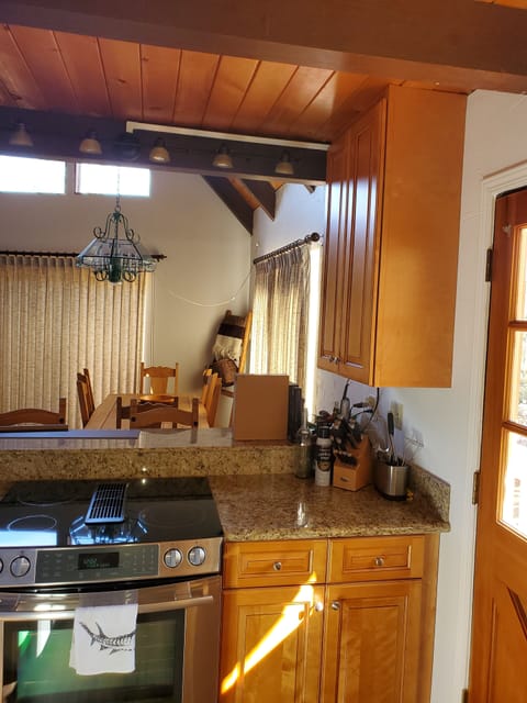 Electric Stove w/ Oven