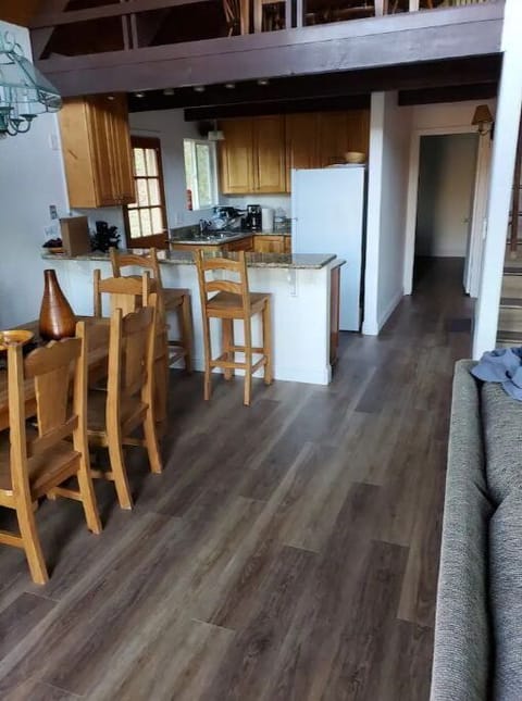 Kitchen / Dining View