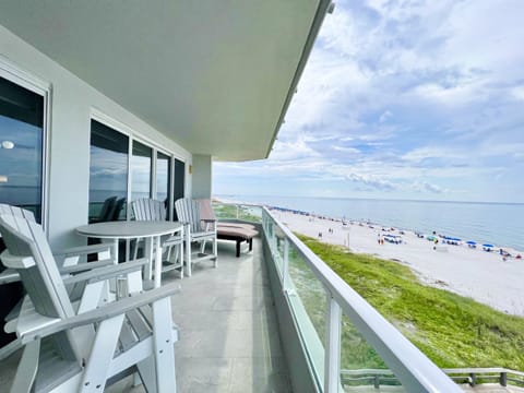 401 Beachfront 24' X 8' Balcony