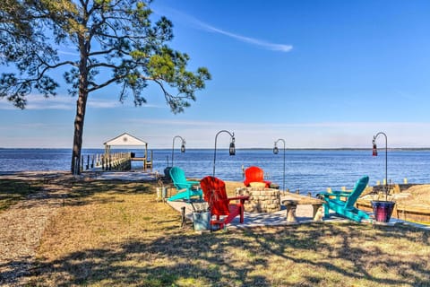 Gulf Breeze Vacation Rental | 2BR | 1BA | 1,000 Sq Ft | Stairs Required