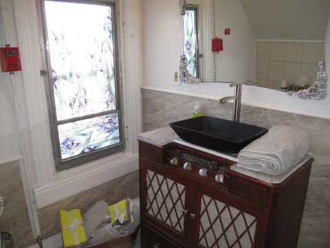 Sweet bedroom suite in the center of the city