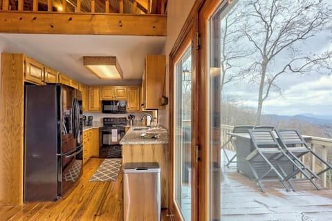 The outdoor seating for 4. Yes, it is a day with a dusting of snow which lasts only 24 hours, but what pretty pictures it makes. 