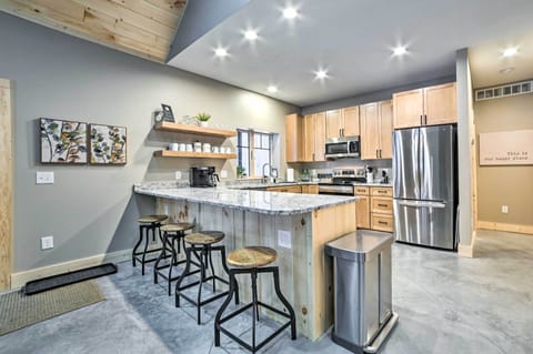 Kitchen | 1st Floor | Blender | Toaster | Crockpot