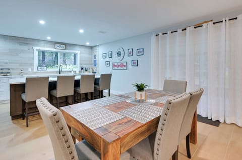 Dining Area | Dishware & Flatware Provided