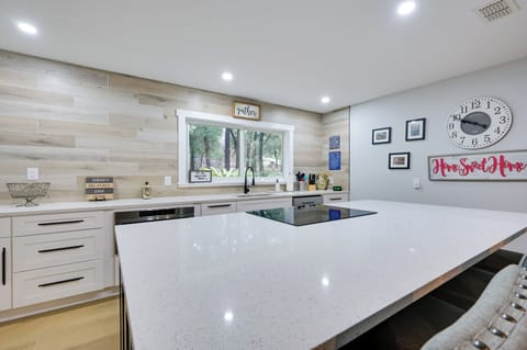 Kitchen | Cooking Basics | Coffee Maker | Paper Towels/Trash Bags Provided