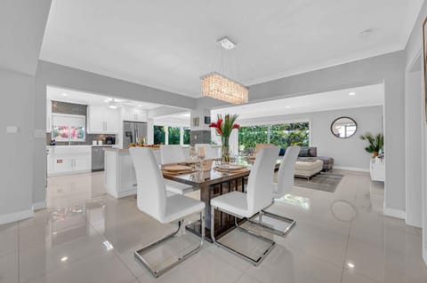 Dining table for 6 plus 6 countertop chairs.