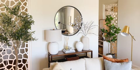 Magazine-worthy coastal ambient with luxury finishes.