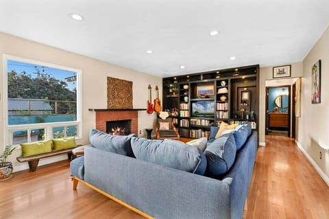 Spacious living room with a view right into the back patio