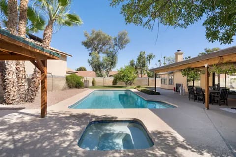 Relax in our gorgeous heated pool & hot-tub. Play pool games or just sun bathe
