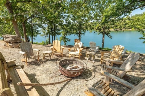Communal Resort Fire Pit - Overlooking Table Rock Lake