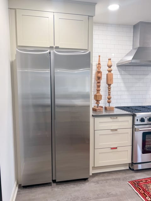 Premier appliances in fully stocked kitchen, kuerig coffee maker, air fryer, etc