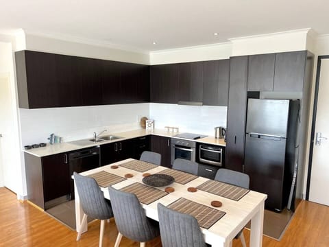 Kitchen / Dining 