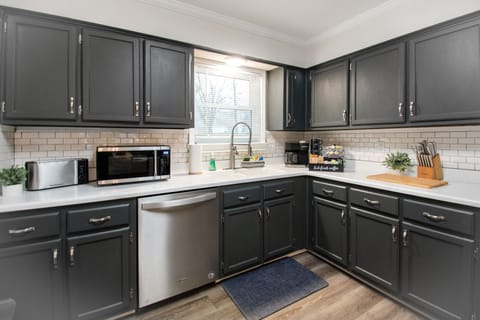 Fully equipped kitchen.