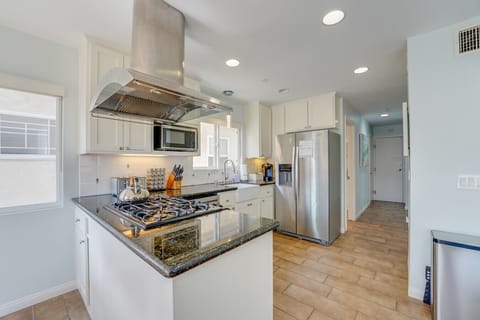 BeachBay GetAway kitchen with stainless steel appliances