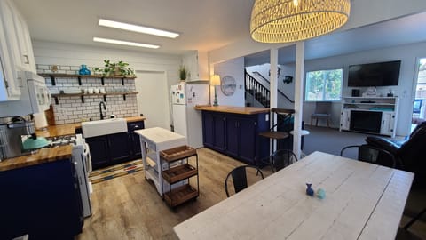 Eat-in Kitchen - 371 Stimson Pismo Beach Vacation Rental