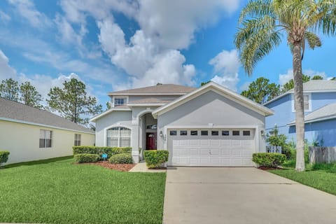 684 Oxford Dr_01.jpg