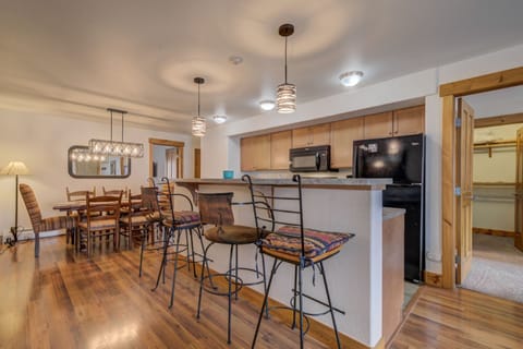 Kitchen & Dining Room