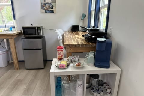 Basic items to enjoy a quick breakfast before you head out to explore the area